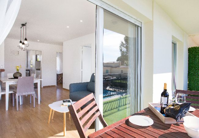 Apartamento en Calella de Palafrugell - 1CB T4 - Apartamento totalmente reformado en una zona muy tranquila con jardín y piscina comunitaria cerca de la playa de Calella de Palafrugell