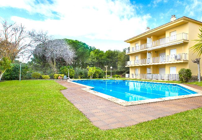  en Llafranc - 1CEN B2-Apartament senzill amb jardí i piscina comunitària situat a Llafranc, a uns 800m de la platja