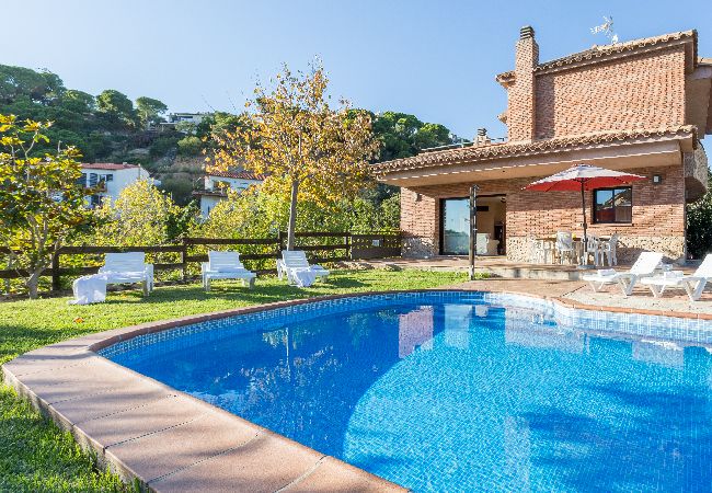  en Lloret de Mar -  2LLEV02 -Preciosa casa per a 8 persones amb piscina privada situada a una zona tranquil·la a prop de la platja