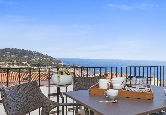  in Calella de Palafrugell - 1PUIGA 02 - Cozy apartment with terrace and beautiful views of the sea located a few minutes walk from the beach of Calella de Palafrugell