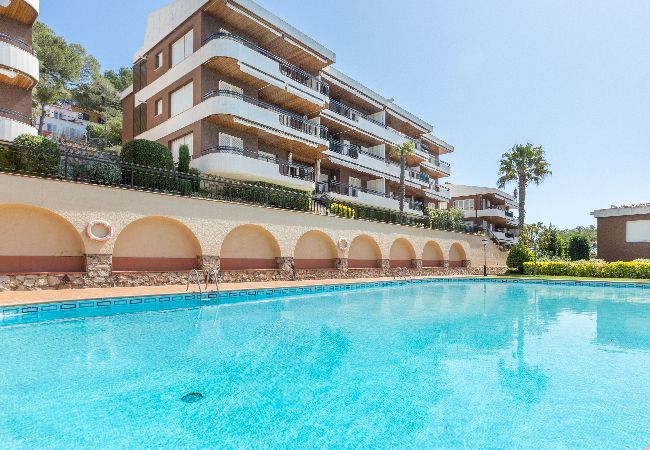  in Llafranc - 1LLUM 01 - Spacious 4 bedroom apartment with communal garden and swimming pool only 500m from the beach of Llafranc,