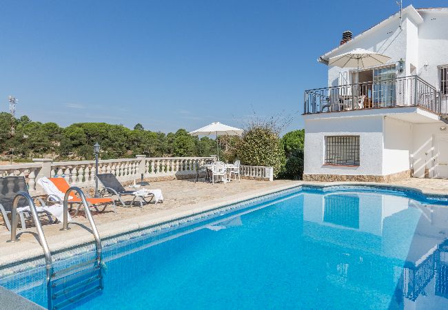 villa à Vidreres - 2MARI01 - Maison avec 6 chambres et piscine privée située dans un quartier calme